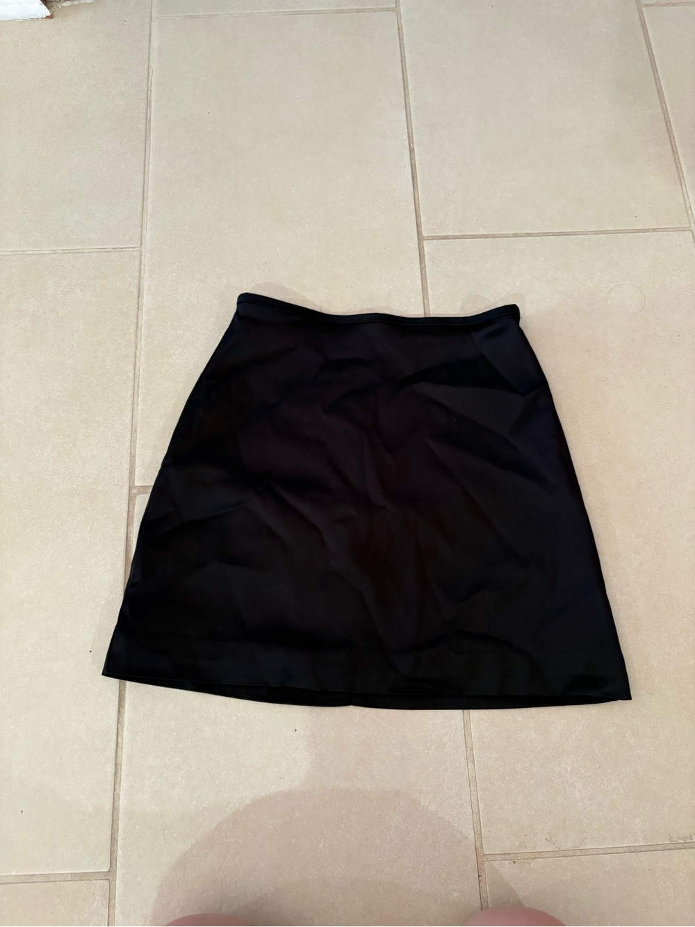 NWOT Wilfred Aritzia Black Satin Mini Skirt Size 00 99576 minimalist
